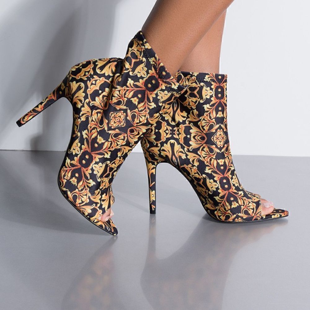 New Daraย PeepโToeโBooties Size 6